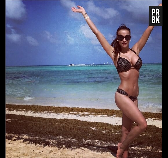 Julie Ricci en bikini lors de ses vacances à Punta Cana en janvier 2015