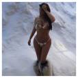 Kim Kardashian : bikini et boots en fourrure dans la neige, photo postée le 20 janvier 2015 sur Instagram
