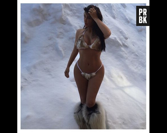Kim Kardashian : bikini et boots en fourrure dans la neige, photo postée le 20 janvier 2015 sur Instagram