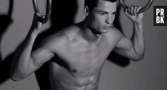 Cristiano Ronaldo prend la pose pour présenter la collection printemps-été 2015 de sa ligne de sous-vêtements CR7