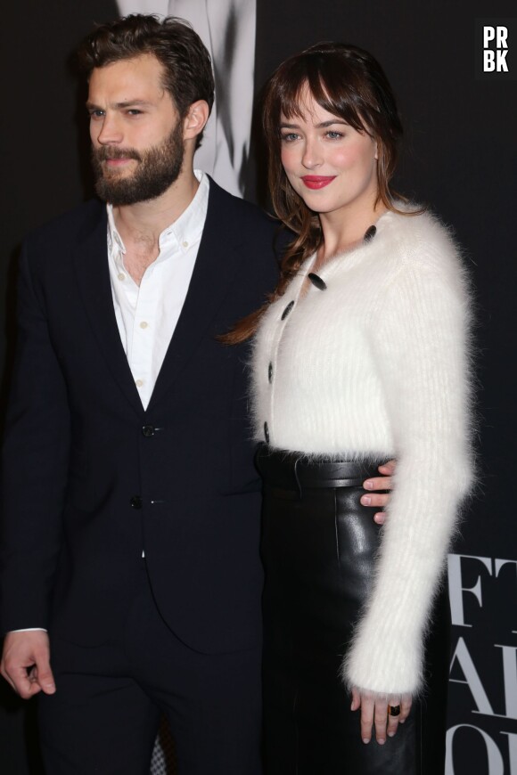 Jamie Dornan barbu et Dakota Johnson sexy à une projection du film Fifty Shades of Grey le 6 févrer 2015 à New York