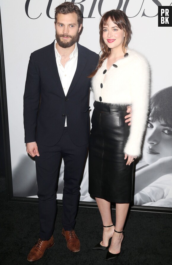 Dakota Johnson et Jamie Dornan barbu à une projection du film Fifty Shades of Grey le 6 févrer 2015 à New York