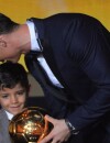  Cristiano Ronaldo : bisou &agrave; son fils Cristiano Ronaldo Junior, le 12 janvier 2015 &agrave; Zurich 