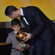  Cristiano Ronaldo : bisou &agrave; son fils Cristiano Ronaldo Junior, le 12 janvier 2015 &agrave; Zurich 