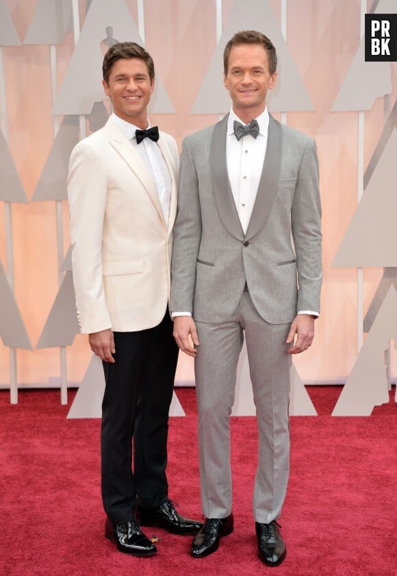 Neil Patrick Harris et son compagnon sur le tapis rouge des Oscars, le 22 février 2015 à Los Angeles