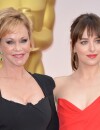  Dakota Johnson et Melanie Griffith : la m&egrave;re et la fille sur le tapis rouge des Oscars 2015 