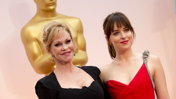 Fifty Shades of Grey : Dakota Johnson engueule sa mère qui refuse de voir le film aux Oscars 2015