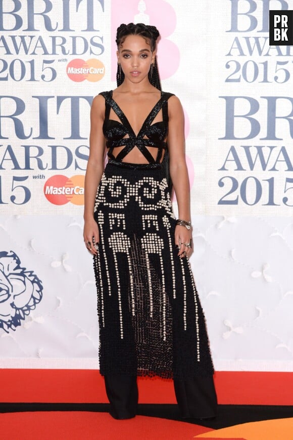 FKA Twigs sur le tapis rouge des BRIT Awards 2015, le 25 février 2015 à Londres