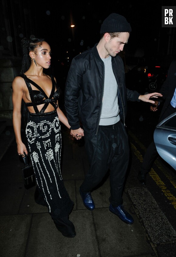 Robert Pattinson et FKA Twigs : couple complice après les BRIT Awards, le 25 février 2015 à Londres