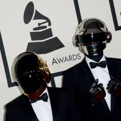 Daft Punk officiellement sans leurs casques... pour une sculpture !