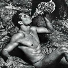 Florent Manaudou nu : le champion de natation se déshabille devant l'objectif de Karl Lagerfeld