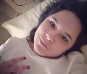 Magalie Vaé : selfie dans son lit d'hôpital