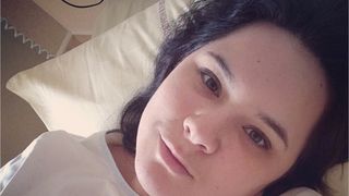 Magalie Vaé : selfie depuis son lit d'hôpital