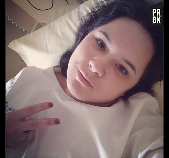Magalie Vaé : selfie dans son lit d'hôpital