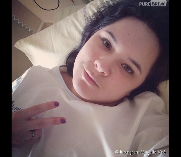 Magalie Vaé : selfie dans son lit d'hôpital