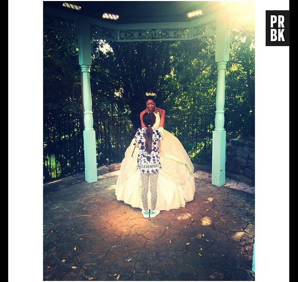 Alizée : sa fille Annily pose avec une princesse dans un parc Disney à Orlando (Etats-Unis) en mars 2015