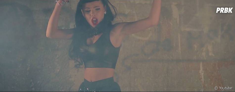  Niia Hall sexy dans son clip&amp;nbsp;#Askiparait 