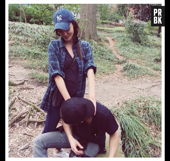 Paul Wesley et Phoebe Tonkin complices sur Instagram pour un massage en pleine nature