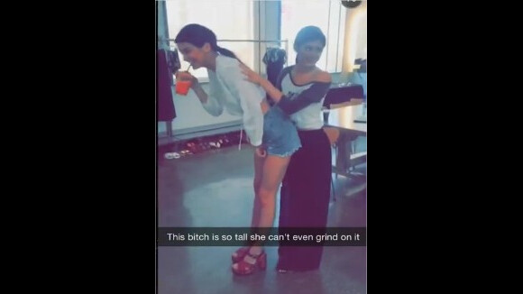 Kendall et Kylie Jenner : coup de langue, main dans la culotte... leurs vidéos dérangeantes