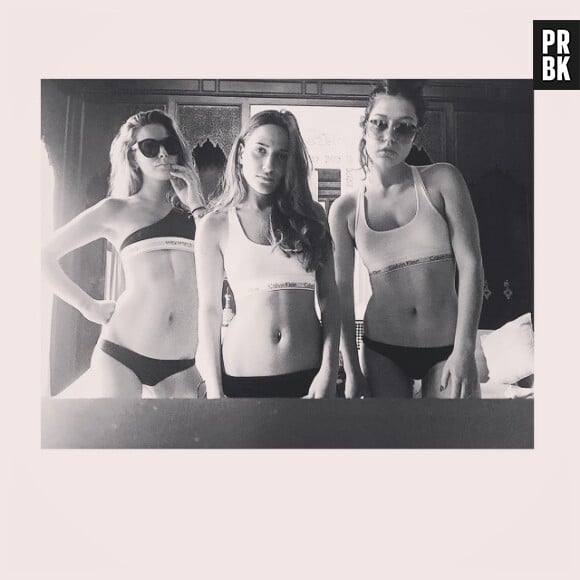 Adèle Exarchopoulos pose avec ses copines sur Instagram, le 7 avril 2015