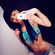 Niia Hall : selfie en maillot de bain sur Facebook