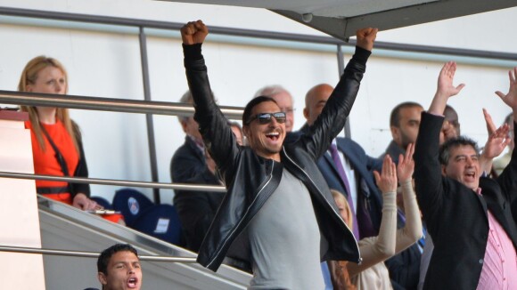 Zlatan Ibrahimovic, Malika Ménard, Ary Abittan... : supporters heureux du PSG au Parc des Princes