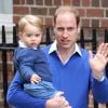 Le Prince William à la maternité avec le Prince George le 2 mai 2015 à Londres