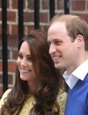  Kate Middleton et le Prince William pr&eacute;sentent leur fille &agrave; la sortie de la Lindo Wing le 2 mai 2015 