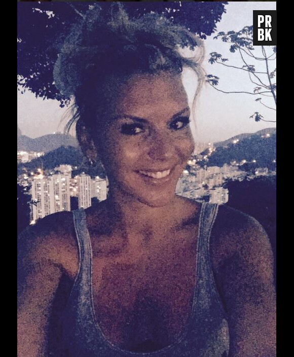 Amélie Neten : selfie en direct de Rio pendant le tournage des Anges 7, le 1er mars 2015