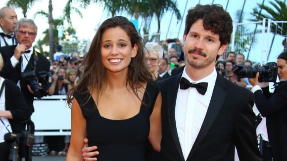 Lucie Lucas : la star de Clem prend la pose sur le tapis rouge de Cannes 2015