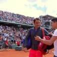 Roger Federer : un spectateur tente de lui voler avec un selfie, le 24 mai 2015 à Roland Garros