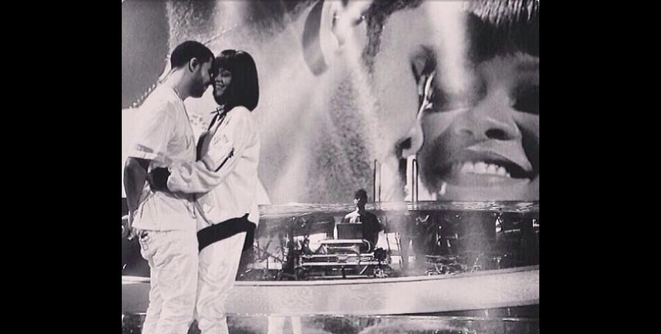  Rihanna et Drake en duo sur la sc&amp;egrave;ne de Paris Bercy, le 25 f&amp;eacute;vrier 2014 
