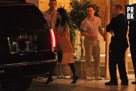 Ed Sheeran et Selena Gomez quittent une boîte de nuit de Los Angeles, le 26 juin 2015