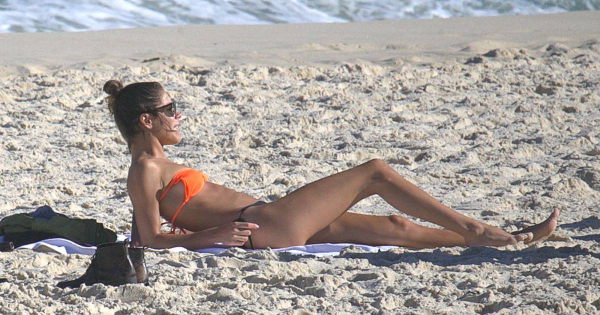 Martina Stoessel : oubliez Violetta, elle se la joue bombe sexy en bikini.