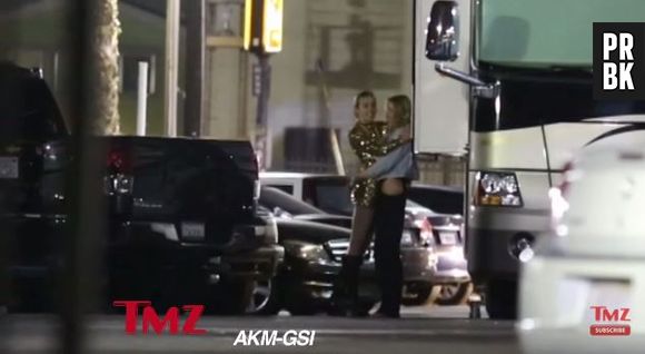 Miley Cyrus et Stella Maxwell en couple : câlin complice à Los Angeles en juin 2015