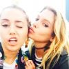 Miley Cyrus et Stella Maxwell complices sur Instagram en juin 2015