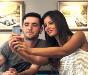 Malika Ménard : selfie avec Louis Delort lors d'une interview