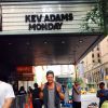 Kev Adams à New York pour son Voilà Voilà Tour en juin 2015