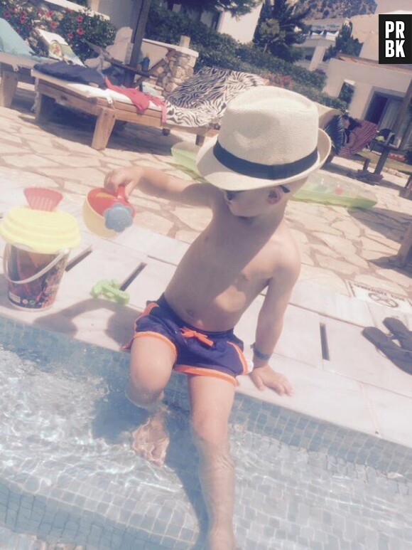 Amélie Neten : photo adorable de son fils Hugo pendant l'été 2015