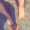 Amélie Neten et son fils Hugo : les pieds dans l'eau pendant l'été 2015
