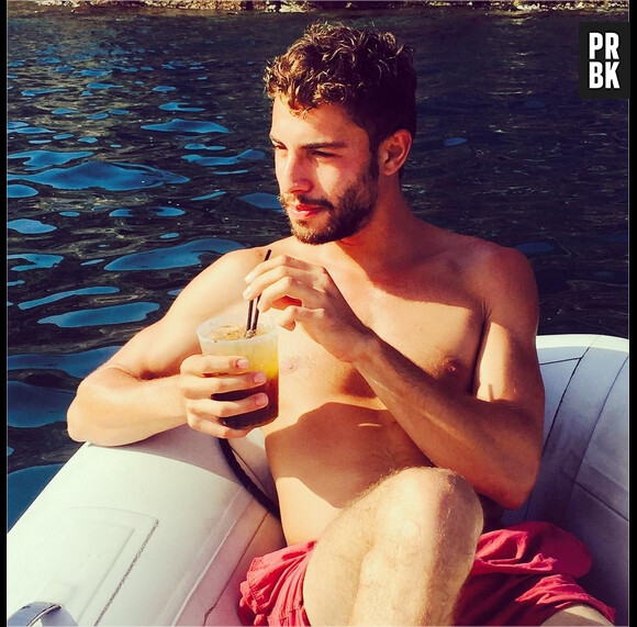 Marwan Berreni (Plus belle la vie) torse-nu en Espagne pour les vacances d'été 2015