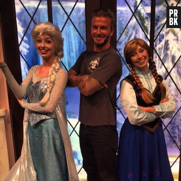David Beckham avec les héroïnes de La Reine des Neiges à Disneyland