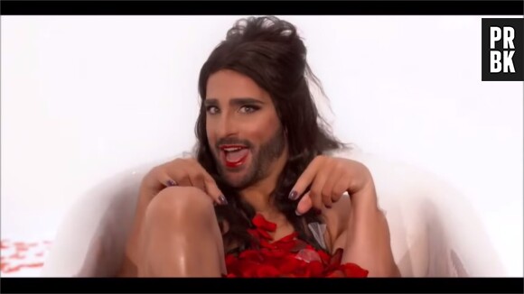 Florent Peyre déguisée en Conchita Wurst pour une parodie de Color Gitano de Kendji Girac diffusée dans l'émission "La Grande soirée des parodies" sur TF1