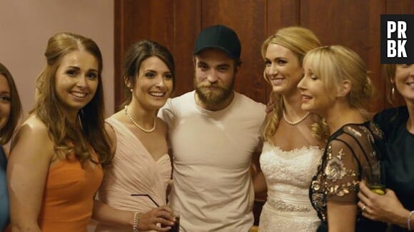 Robert Pattinson s'incruste sur des photos de mariage
