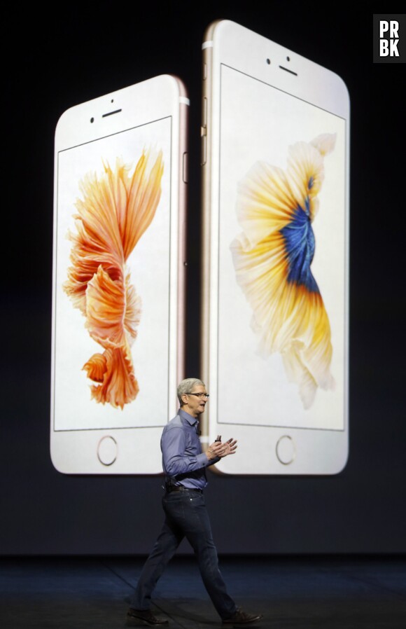 Tim Cook devant les iPhone 6S et 6S Plus, le 9 septembre 2015