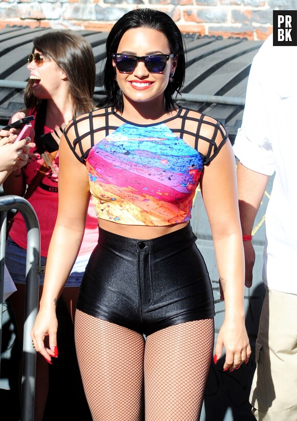 Demi Lovato sexy pour son show chez Jimmy Kimmel, à Los Angeles, le 31 août 2015