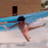 Thibault et Caroline (Les Vacances des Anges) : leurs chutes mémorables en tentant de surfer