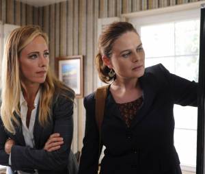 Bones saison 11, épisode 2 : Kim Raver et Emily Deschanel sur une photo
