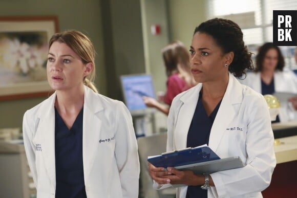 Grey's Anatomy saison 12, épisode 4 : Maggie (Kelly McCreary) et Ellen Pompeo (Meredith) sur une photo