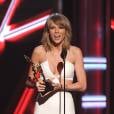 Taylor Swift sexy en blanc et grande gagnante des Billboard Music Awards 2015, le 17 mai 2015 à Las Vegas 